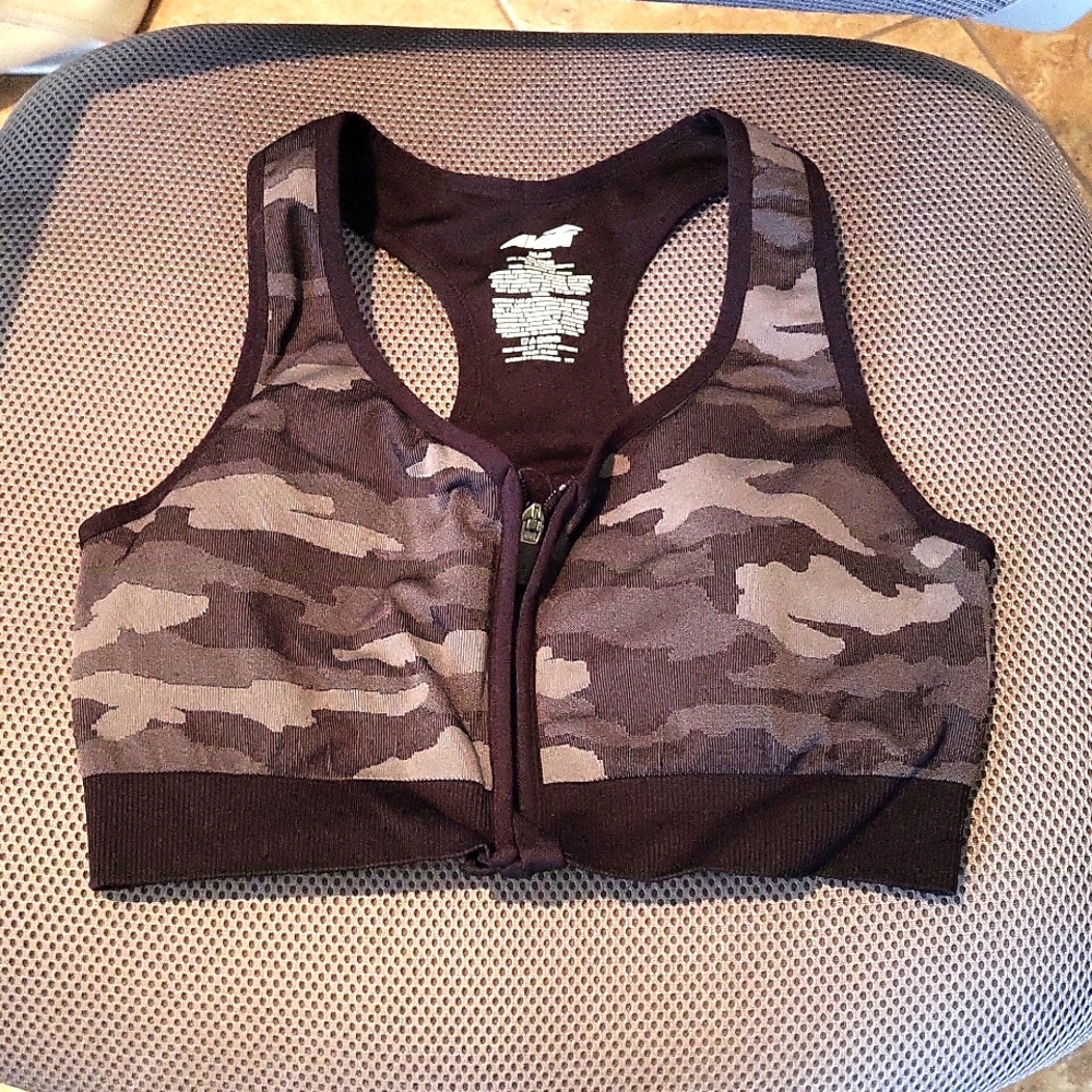 Zip-Front Camouflage Sports Bra - Black/Grey